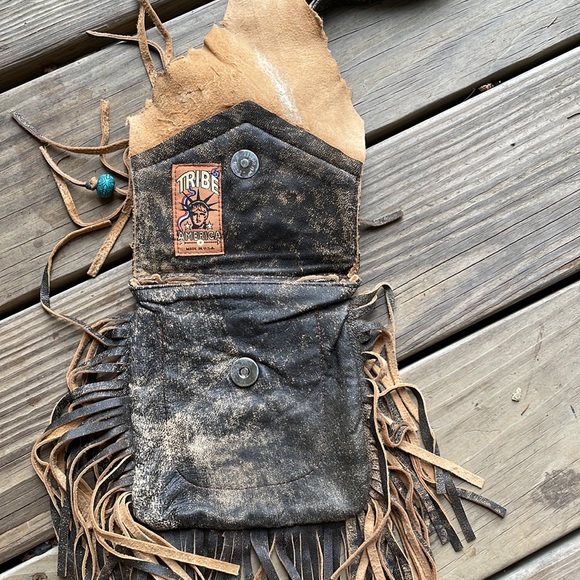 Small leather purse with fringe and beads. - Picture 4 of 5